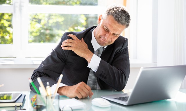 Nehezen mozog és fáj a válla? Ez a szindróma is állhat a háttérben