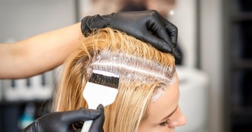  Viszket, ég, kipirosodik a fejbőre hajfestés után? Így jelez a hajfesték-allergia 