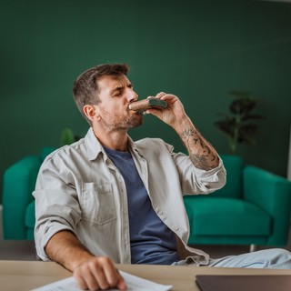 Kutatók szerint az ilyen szemszínnel rendelkezők nagyobb eséllyel válnak alkoholistává című cikk nyitóképe