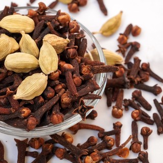 Kardamom és szegfűszeg: két fűszer, amely meglepő módon hat a testsúlyra a legfrisebb kutatások szerint is című cikk nyitóképe