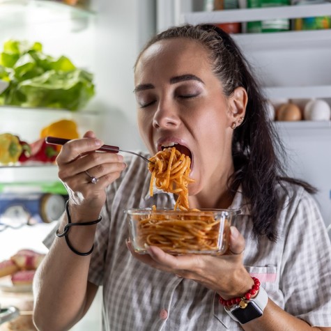 Valóban éhes, vagy csak a stressz beszél Önből? Így különböztetheti meg a testi és az érzelmi éhséget című cikk nyitóképe