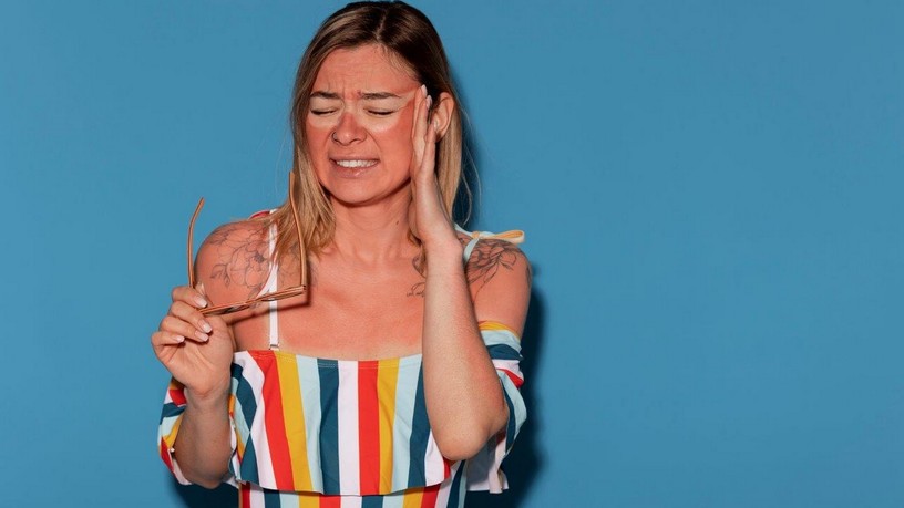 portrait-woman-with-sunburn-marks-skin-sunglasses pexels