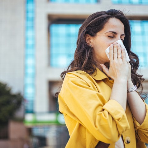 Elindult az idei pollenszezon: egyre többeknél jelentkezhetnek allergiás tünetek című cikk nyitóképe