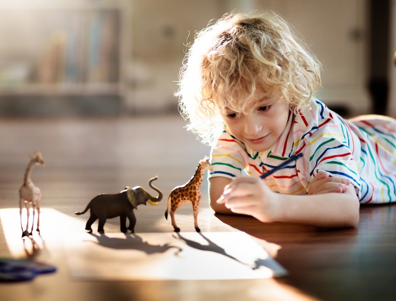 ritka állat folt nélküli zsiráf egyetlen példány a Földön