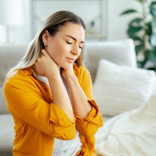 A nyaki gerincfájdalmat előbb-utóbb mindenki megérzi! Mikor és hogyan lehet kezelni? című cikk nyitóképe