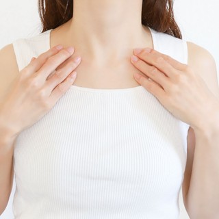 Mitől szúrhat a kulcscsontnál? 6 jellemző oka lehet című cikk nyitóképe