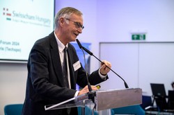 Prof. Dr. Antoine Flahault,A Genfi Egyetem Orvostudományi Karának Globális Egészségügyi Intézetének igazgatója, a Svájci Közegészségügyi Iskola akadémiai igazgatója