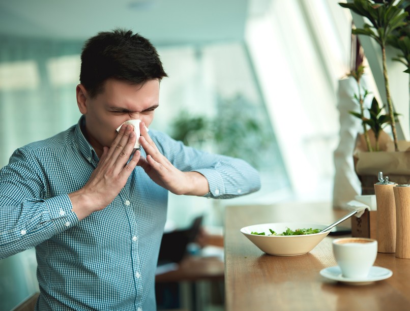 orrfolyás étkezés közben ételallergia tünet