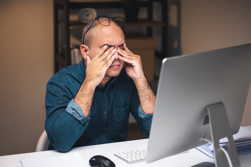 A farkasvakság (nyctalopia), más néven éjszakai vakság a látás funkcióinak romlásával járó állapot. A farkasvakságban szenvedő beteg gyenge fényviszonyok között (szürkületben, félhomályban) feltűnően rosszul lát, mert szeme csak nagyon lassan vagy alig képes alkalmazkodni a fény utáni sötétséghez.