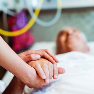 Édesapámnak végstádiumú tüdőrákja van, hogyan tudunk neki segíteni? - Az orvos válaszol című cikk nyitóképe