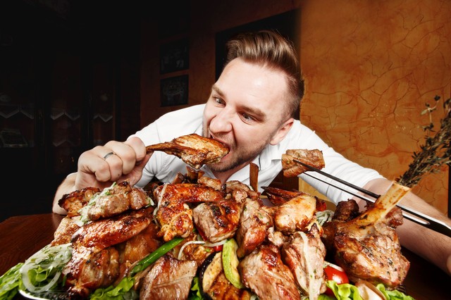 Egy tanulmány szerint a húsevők nagyobb valószínűséggel élnek 100 évig – de van egy bökkenő