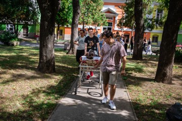 A 21 Nő az egészségügyért alapítvány mentorált diákjainak a látogatása a Heim Pál Országos Gyermekgyógyászati Intézetben.