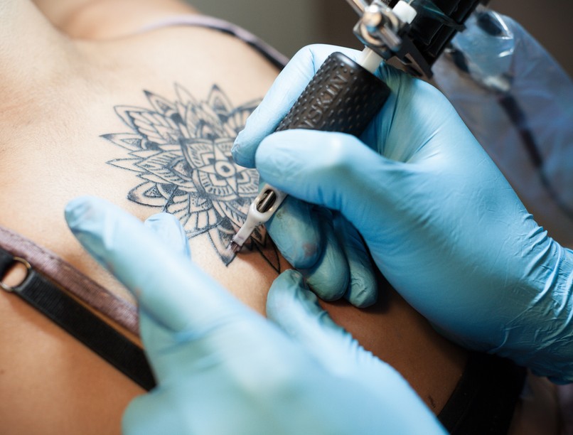 tetoválás veszélyei, bőrrák, fémérzékenység az orvos válaszol