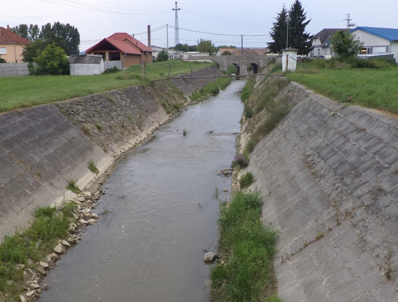 Völgységi-patak Bonyhádnál elájult betonhíd alatt mentők tűzoltók