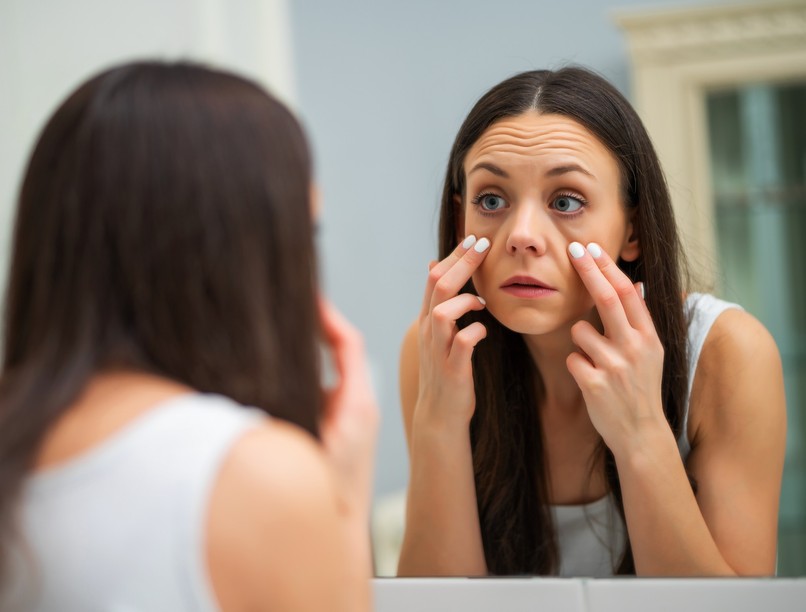 Szem alatti sötét karika oka vashiány, pajzsmirigybetegség fáradtság