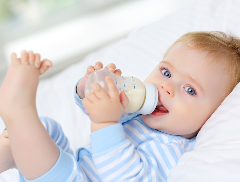 tápszer anyatej császármetszés szoptatás bélflóra