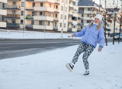 Totyogó járás a jégen: megváltoztatja a járást, ami a mozgásszervrendszerünkre is komoly hatással lehet című cikk nyitóképe