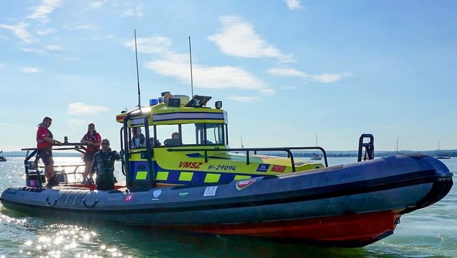 Elképesztő mentéssel indult a Balaton-átúszás!