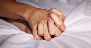 Egy férfi minden orgazmus során rózsaszínben látja maga körül a dolgokat egy ritka állapot miatt