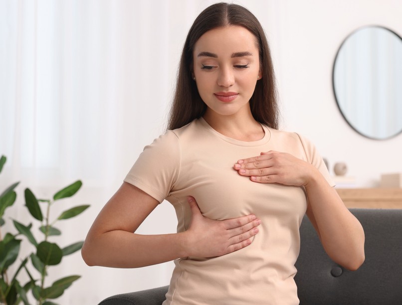 Emlőönvizsgálat melldaganat mellrák menstruáció csomó