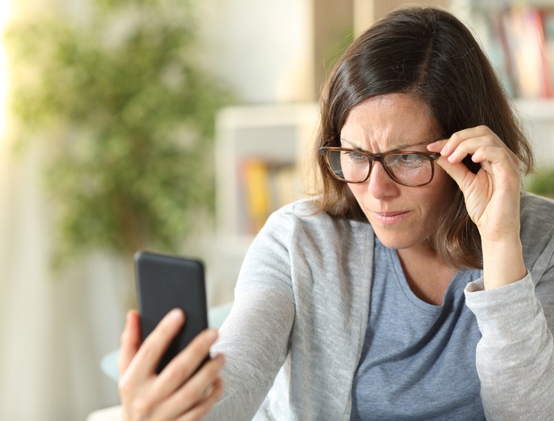 látásromlás, rövidlátás, vakság, szemüvek, tünetei