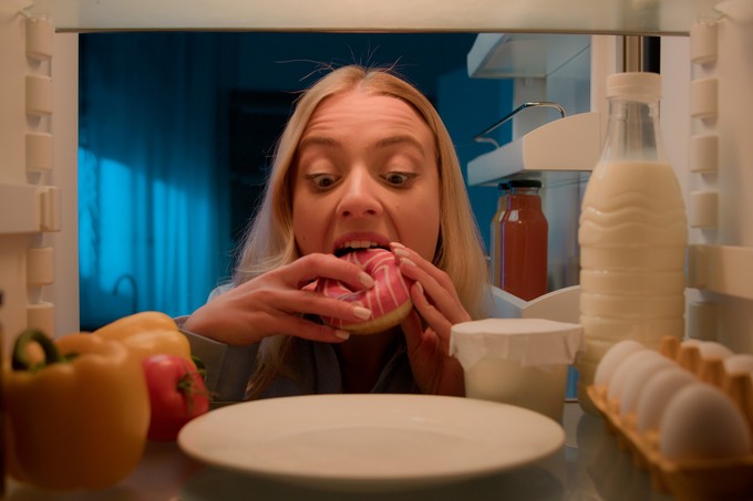 Éjszakai falásroham: pajzsmirigyzavar és cukorbetegség is okozhatja című cikk nyitóképe