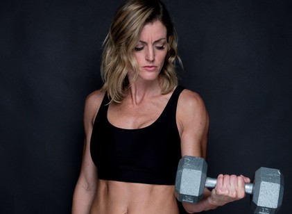 Ez a 2 egyszerű erőteszt megmutathatja, meddig élhet – különösen nőknél működik jól című cikk nyitóképe