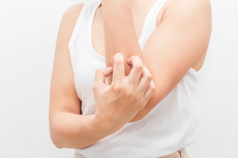 Májgyulladás tünetei: bőrviszketés, émelygés és ízületi fájdalom is jelzi, ha baj van