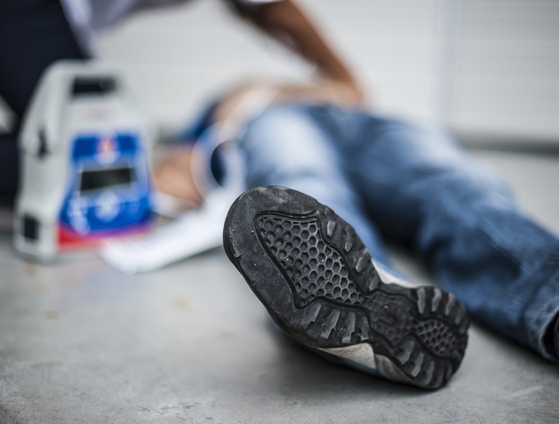 életmentés, defibrillátor, mentők