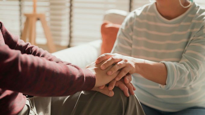 Egy pszichológus szerint van egy mondat, amit soha ne mondjon, ha vigasztalni szeretne valakit című cikk nyitóképe