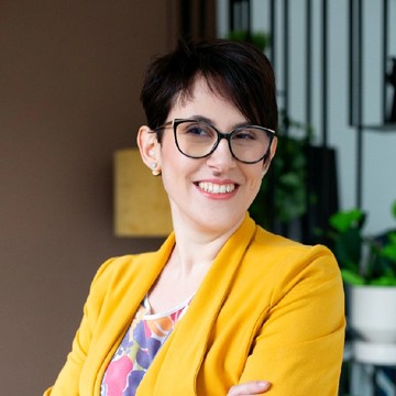 Dr. Olajos Eszter Ajna