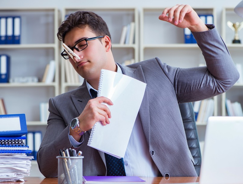 szag migrén fejfájás kiváltó oka kezelése  irodaszag