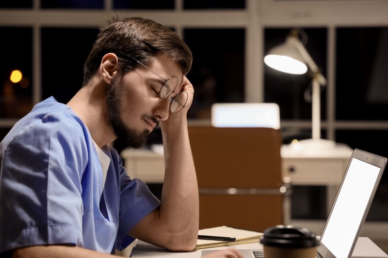 Hogyan lehet a elviselhetőbbé tenni a 24/36 órás műszakokat? Az orvos válaszol  