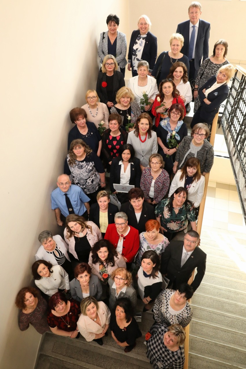 A hazai általános- és középiskolákban zajló egészségfejlesztő munkát és kreatív projekteket díjazta oklevéllel a 21 Nő az Egészségügyért alapítvány.