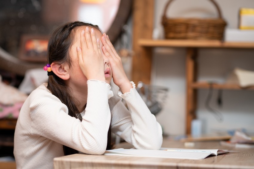 Az aszténia általános velejárója a betegség utáni lábadozásnak. Az aszténia lehet azonban lelki eredetű is. Az aszténiás alkatú gyermekek általánosan gyengén fejlett izomzattal rendelkeznek. Jellemző rájuk a szervek, a keringés, az anyagcsere és az izmok kiegyensúlyozatlan működése, a laza szalagrendszer, és a vékony csontok.