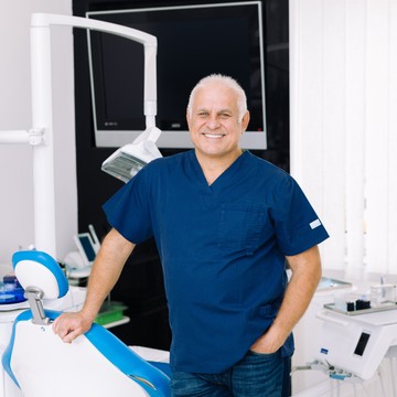 Dr. Konrád László