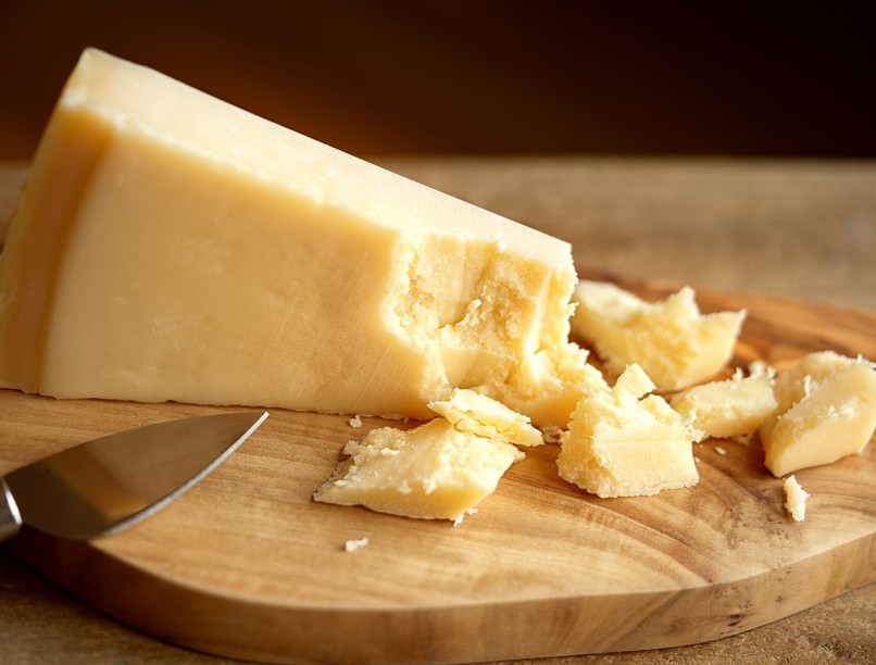 hogyan készül parmezán sajt