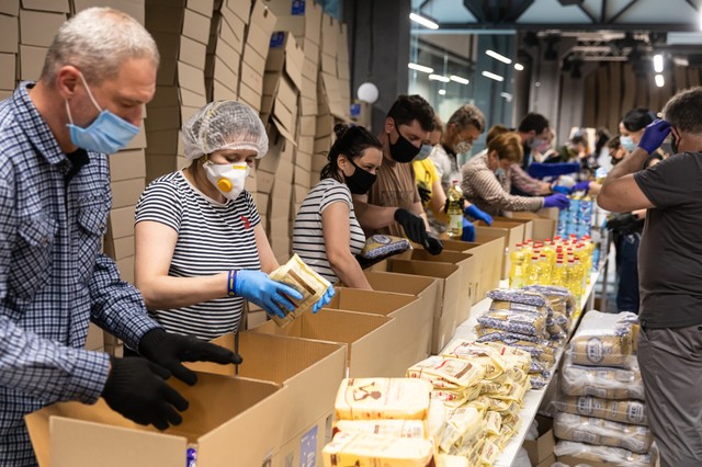 Segítségnyújtás Ukrajna: sírva jönnek át az emberek a határon, ezekre van a legnagyobb szükségük