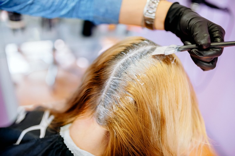 Miért sárgul be a festett szőke haj, és hogyan lehet megmenteni?