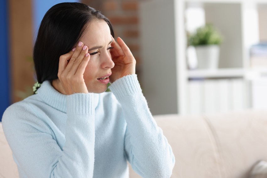 A tenziós fejfájás nem migrén, de miben más a kettő, és hogyan enyhíthetjük a fájdalmakat? A gyógyszerész válaszol.