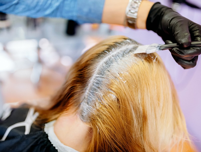 szőke haj besárgulás ellen