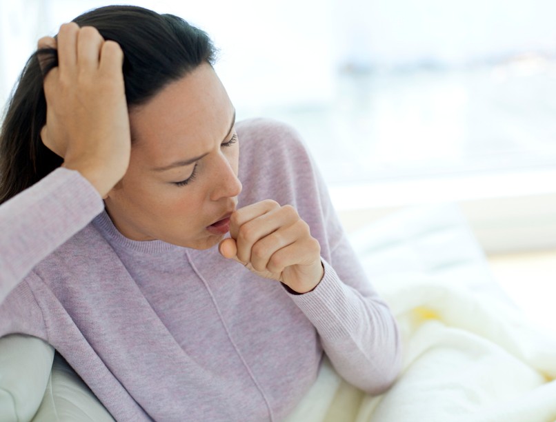 köhögés, torokfájás, omikron, hörghurut