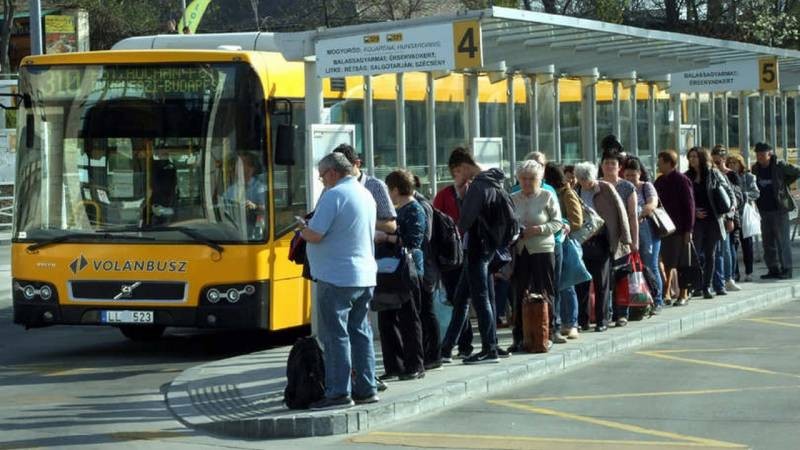 A buszállomásokon a rendőrség fogja ellenőrizni a szájmaszk viselését