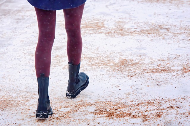 Kimarta a cipőjét a sós hó? Így hozhatja helyre – és előzheti meg a további károkat