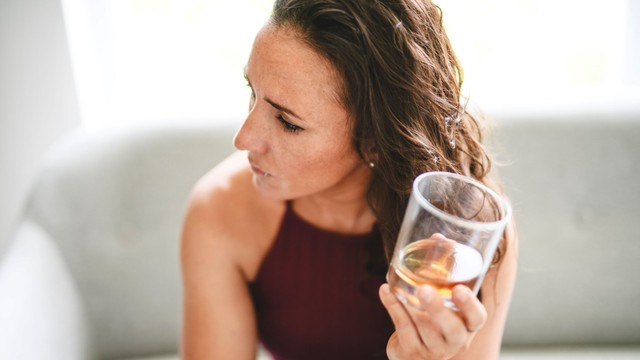 Mennyi alkohol károsítja a májat? Ennyi a veszélyes mennyiség az orvos szerint