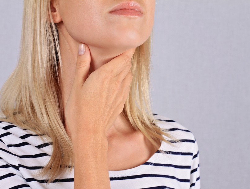 pajzsmirigy megnagyobbodás nehéz nyelés rekedtség tünet