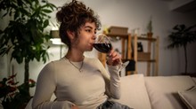 Neurológusok figyelmeztetnek: ez az esti szokás lassan rombolhatja az agyat című cikk nyitóképe