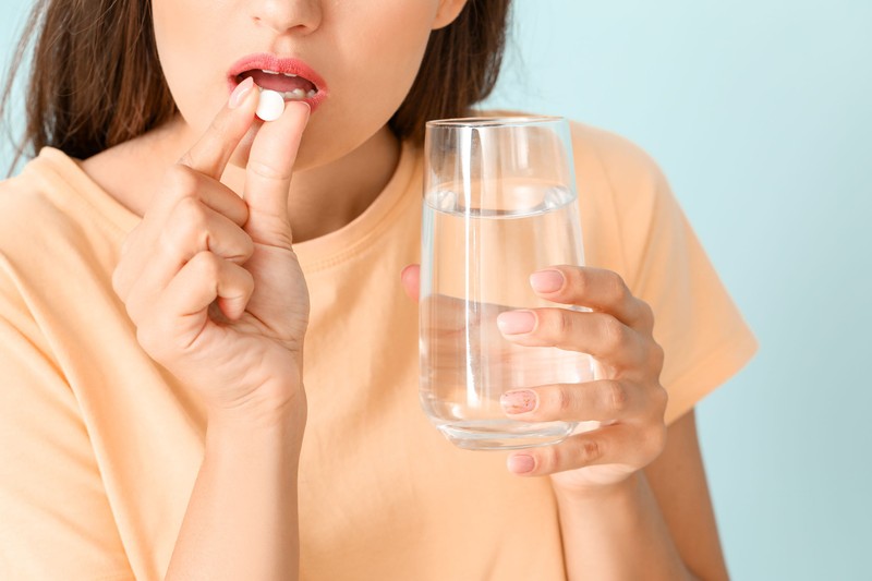 Rosszul szoktuk meg: ennyi vízzel kell bevenni a gyógyszert! Gyomorfekély lehet belőle, ha alábecsüli a 2–20–30 szabályt