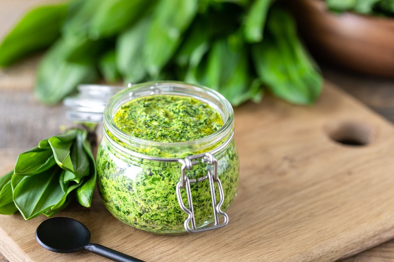 Hamarabb indult a szezonja: puffadás és gyulladások ellen is jó lehet a medvehagyma