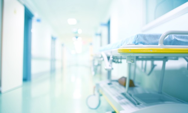 Tragédia az ózdi kórházban: egy idős beteged késeltek halálra